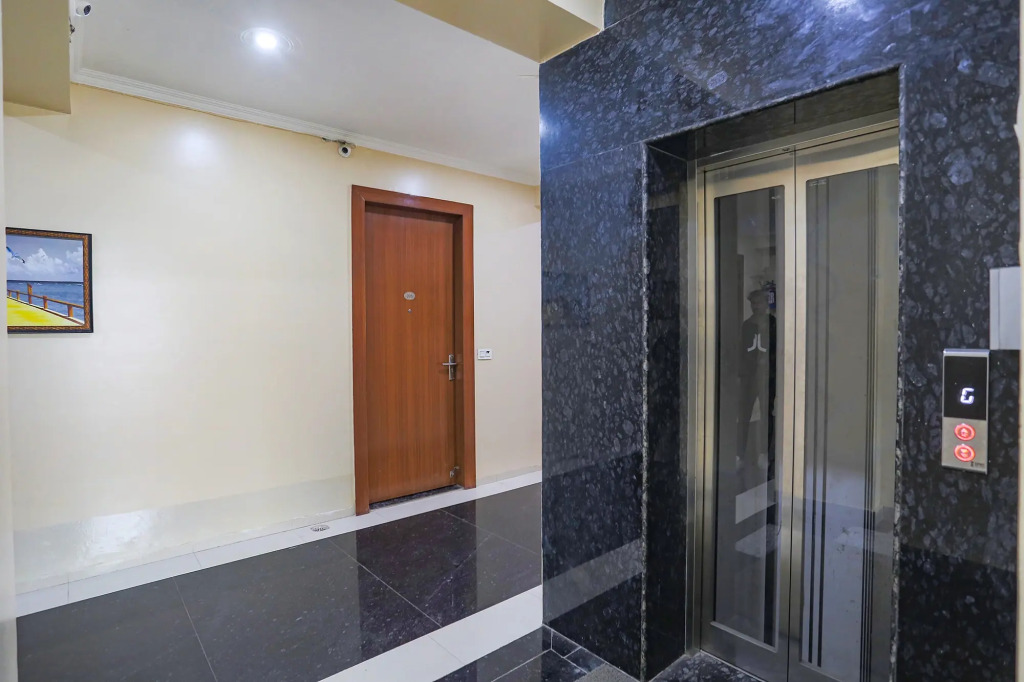 Fabhotel 52 Ivory