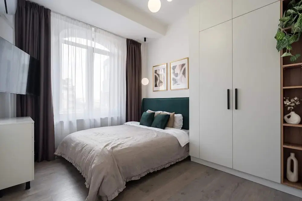 Contemporary Aparthotel 2-BR Flats Near Old Town Quiet & Serene