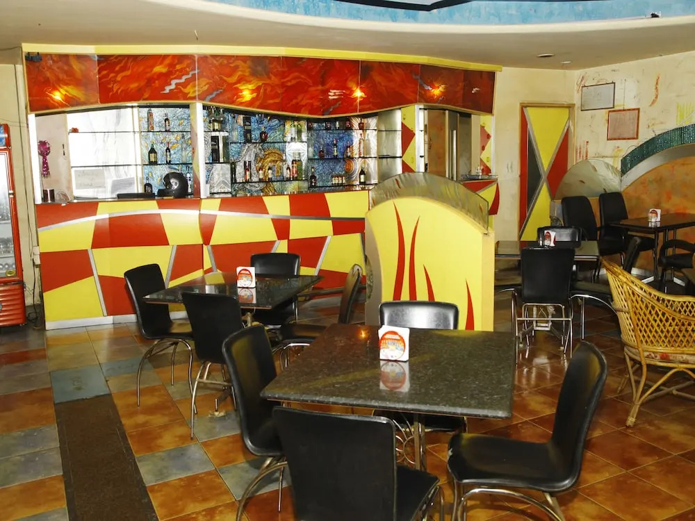 OYO 14406 Hotel Subashree