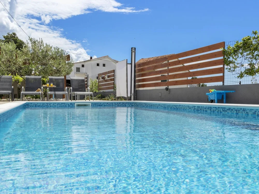 Modern Apartment with Seaview, Private Terrace And Pool,Only 150m From the Beach