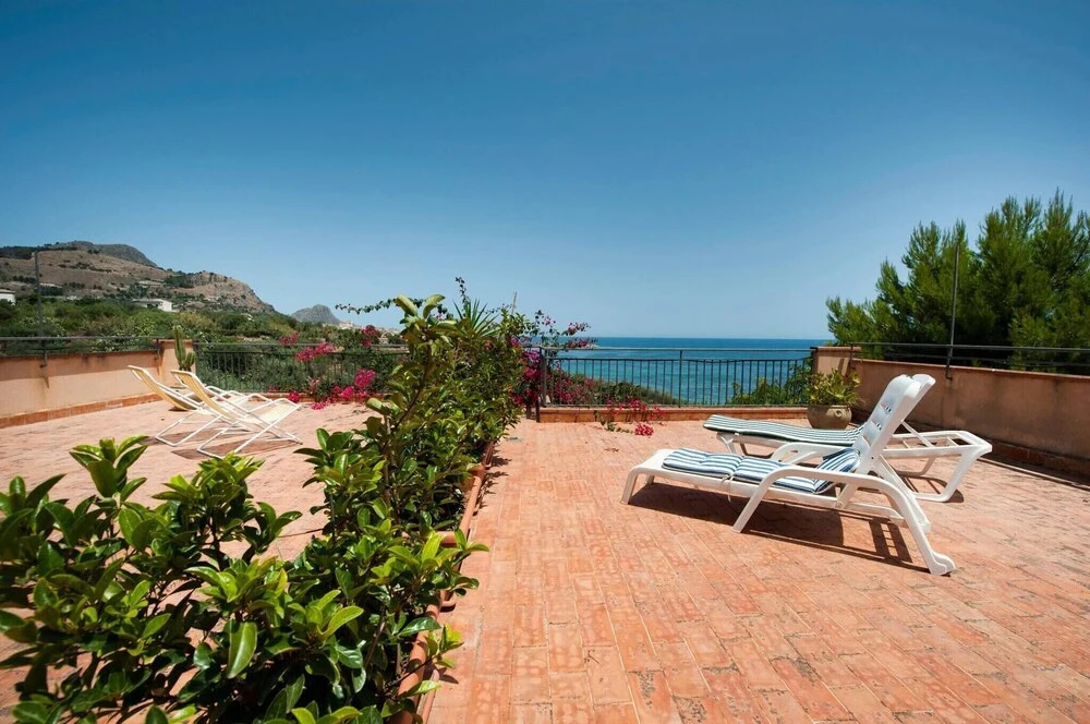 6- Lovely Apartment in Front of the sea