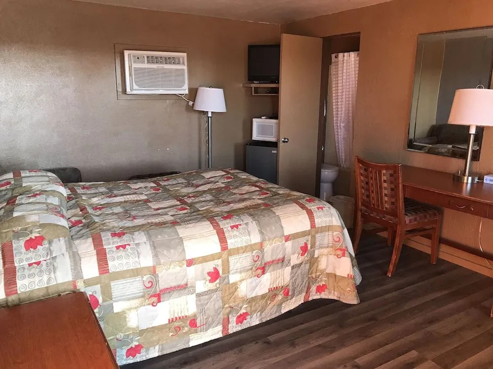 C & H Motel