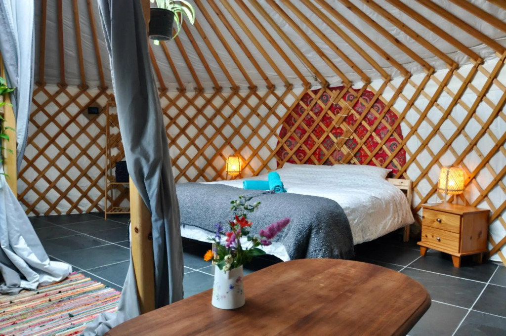 Luxurious underfloor heated Yurt with Hot tub