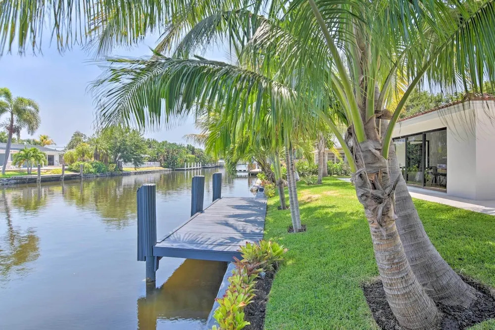 Luxe Wilton Manors Home w/ Private Boat Dock