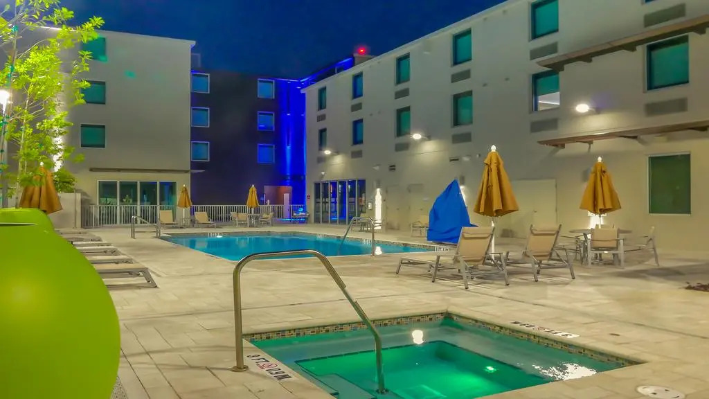 Holiday Inn Express & Suites Miami Airport East by IHG