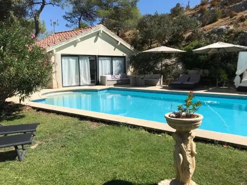 Maison cottage en Provence, Spa & piscine, pour 4 personnes- Gîtes Les Estelles