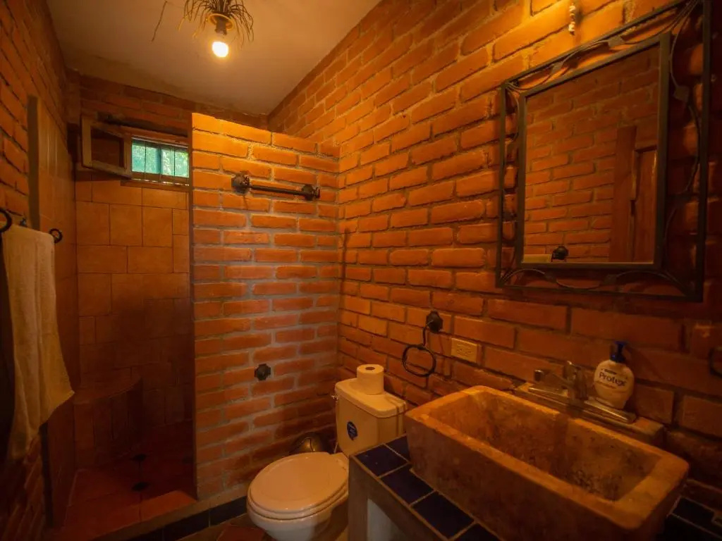 2 bedroom apartment in lush garden, 3 blocks from beach and center of San Juan
