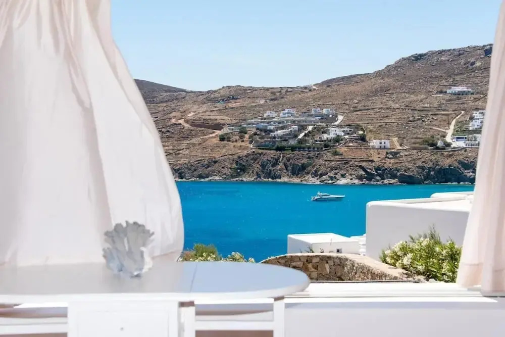 Luxury Sea View Apartment w shared pool