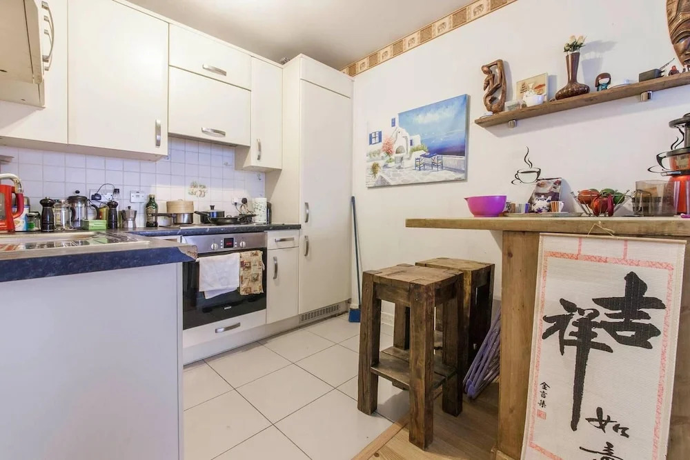 Amazing Riverside Boheme Home in SW London!