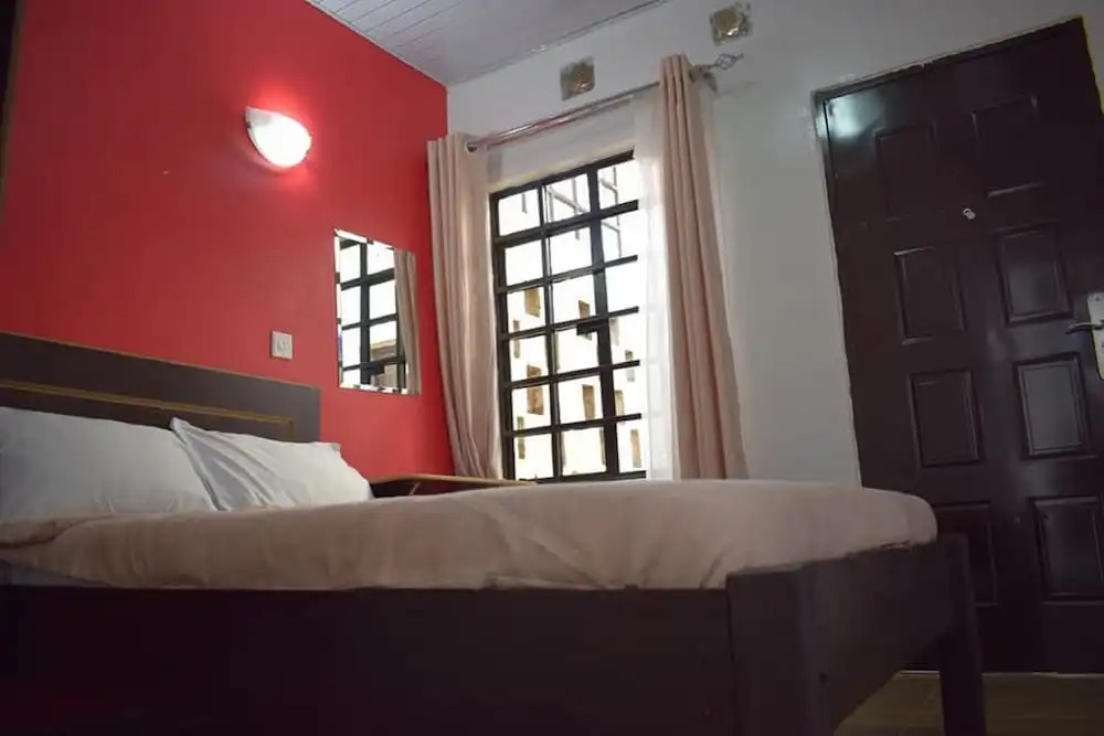 Dover Hotel Bondo