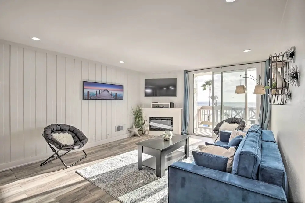 Charming Oceanside Condo w/ Beach & Pool Access!