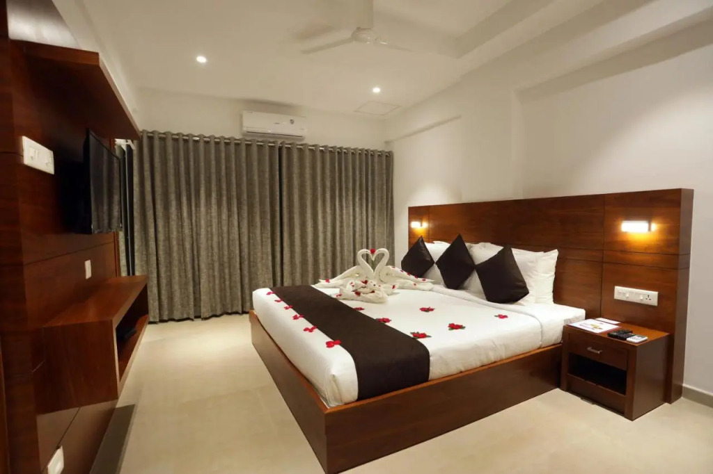 Iswarya Residency