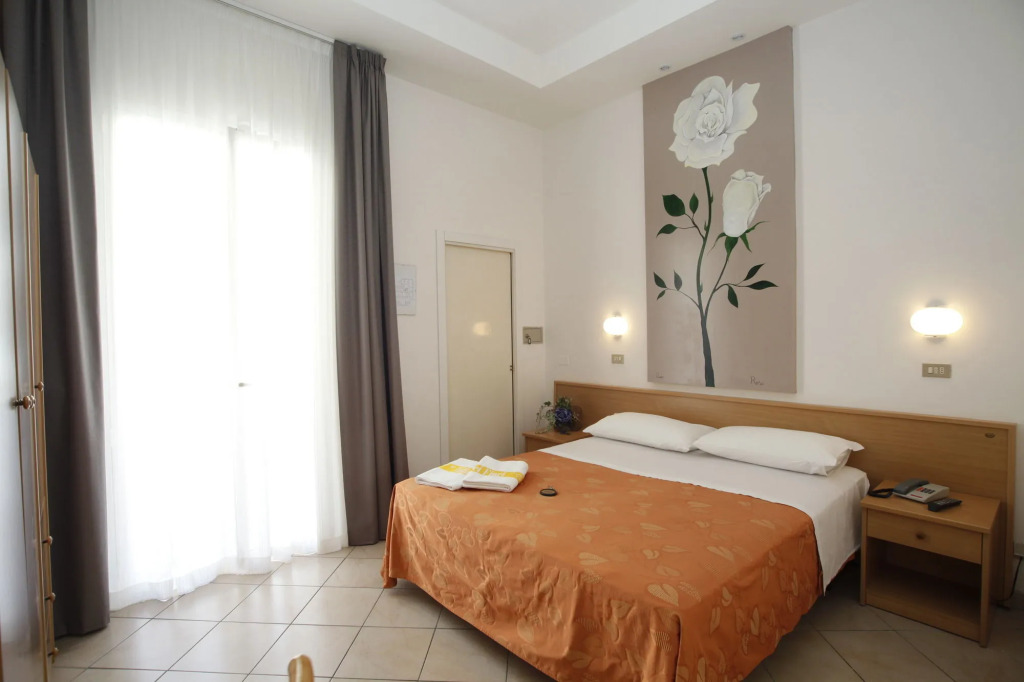 Hotel Villa dei Fiori - sul mare con piscina