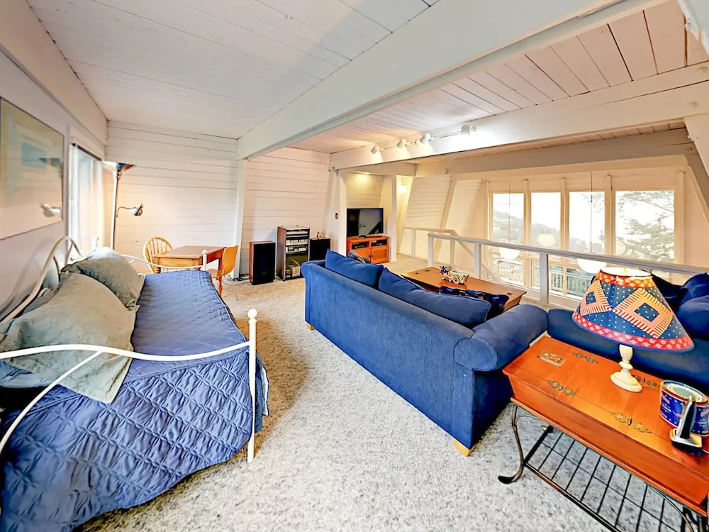 Norwester Upper Unit - 2 Br Duplex