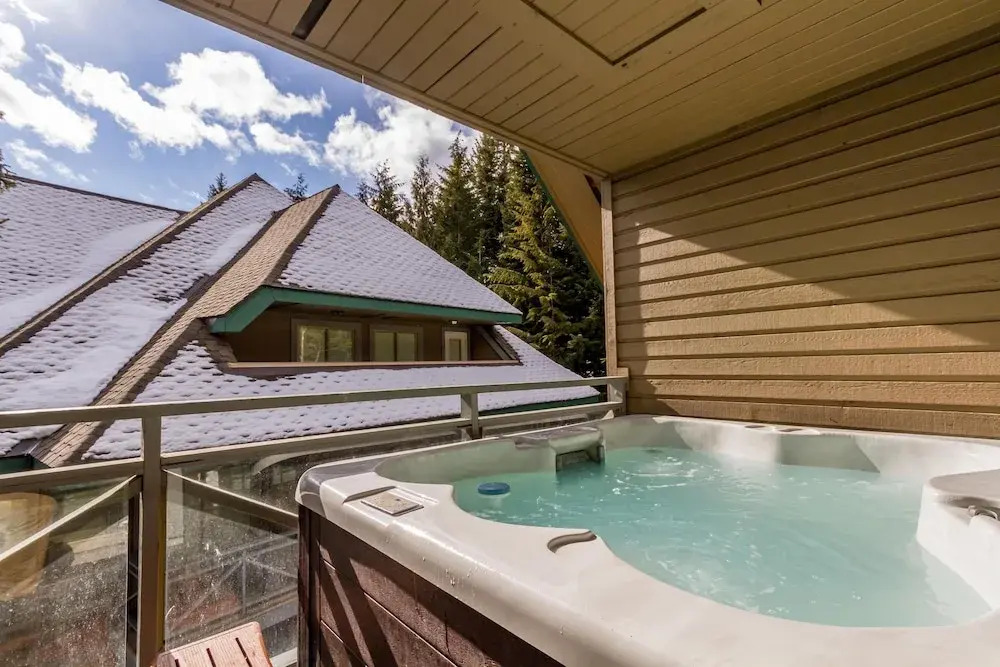 Fabulous Location Private Hot Tub, NO Car Needed, Sleeps 8