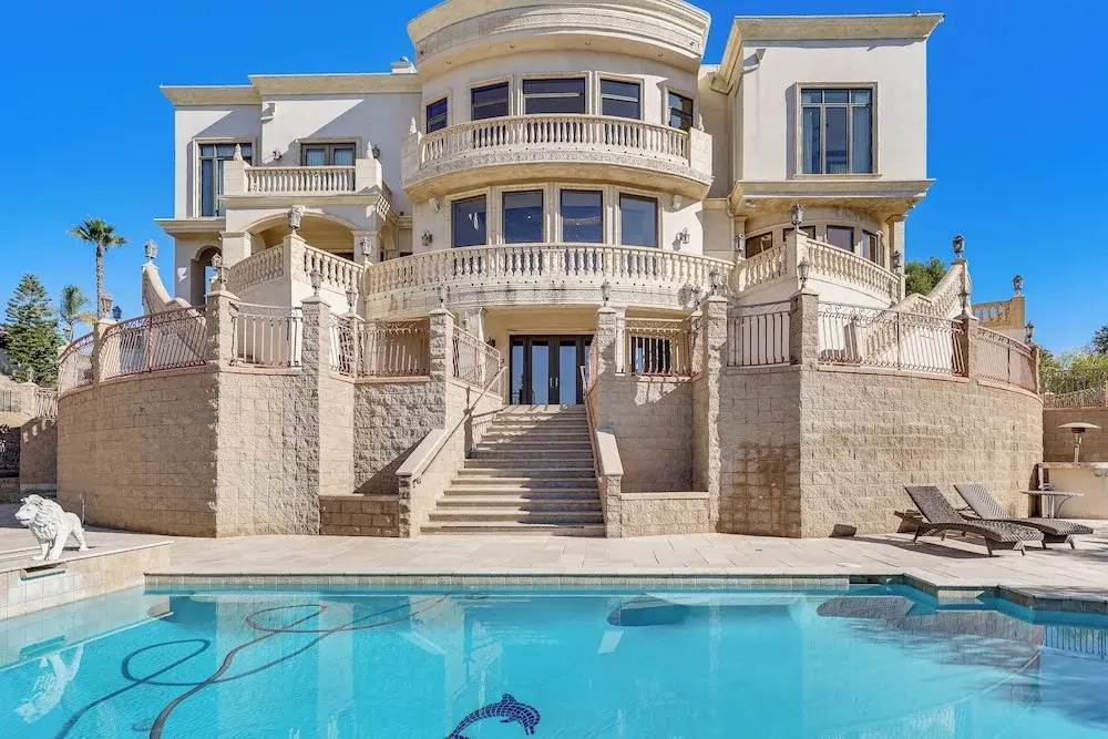 Grand 9,000-sq-ft Estate! Luxurious Socal Getaway