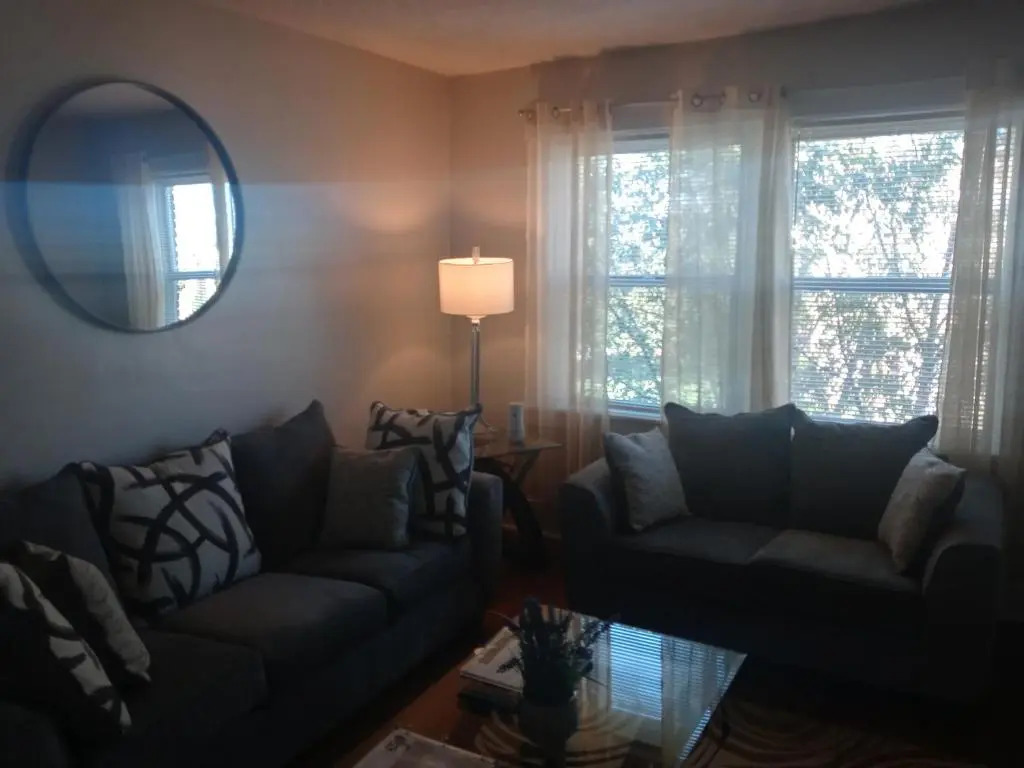 Cherry Street Vintage Apartment-Free Parking!
