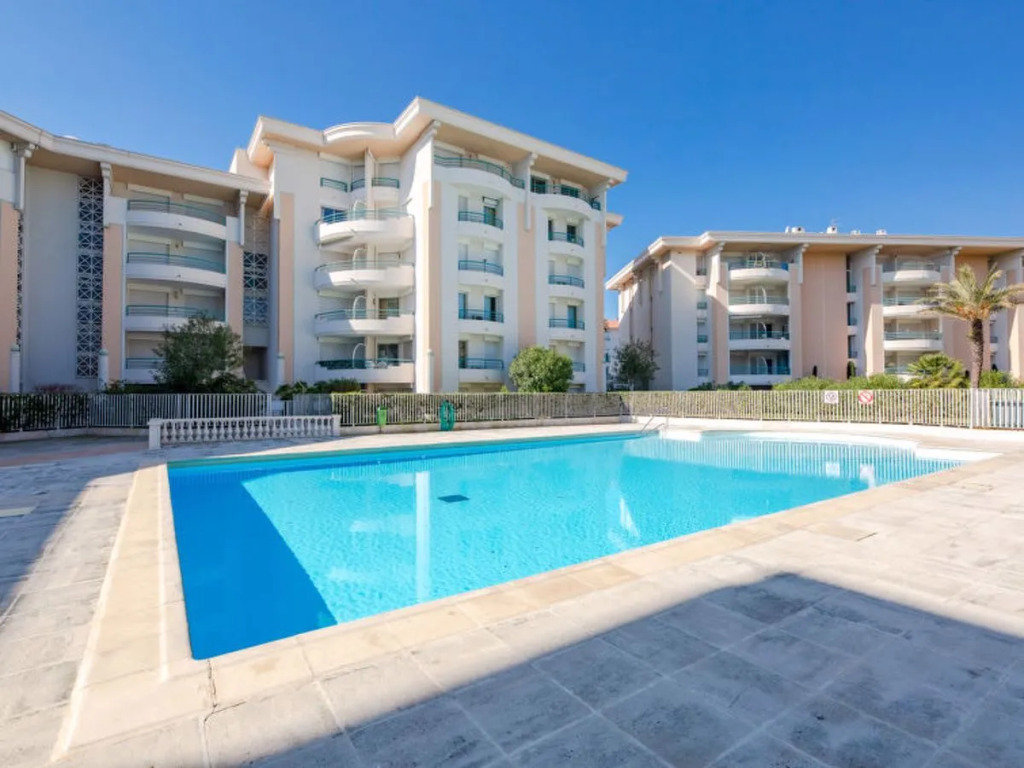 Le Cesarée 33671