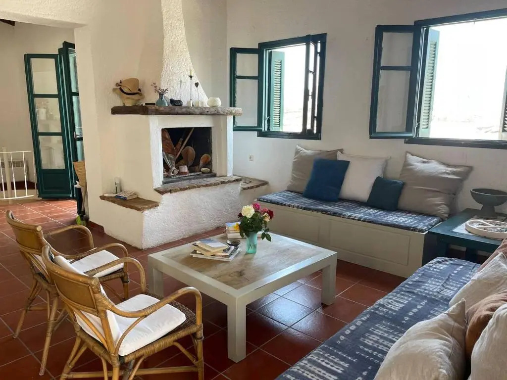 Charming two Bedroom Fisherman's House on Kea