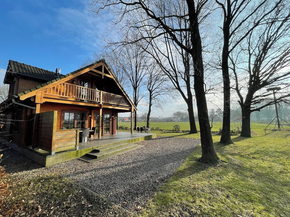 Villa with Sauna & Tub