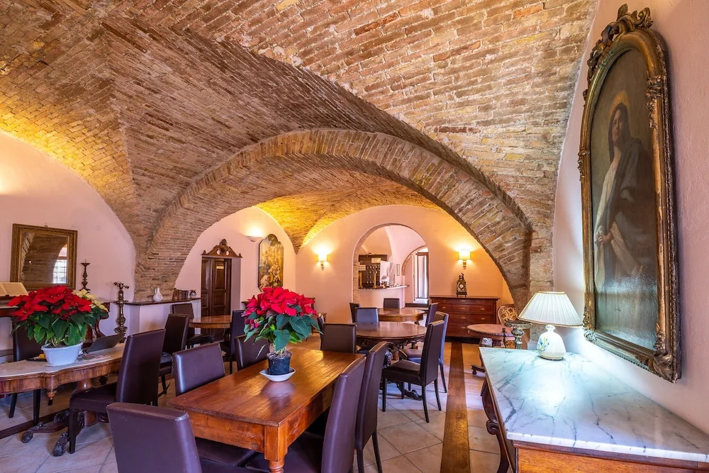 HOTEL TREVI Palazzo Natalini