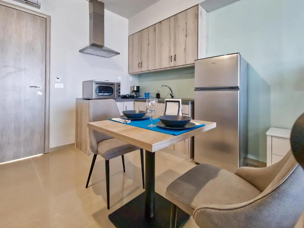 Epipleon Luxury Suites -106- Δωμάτιο 40τμ με βεράντα 45τμ μπροστά στην θάλασσα