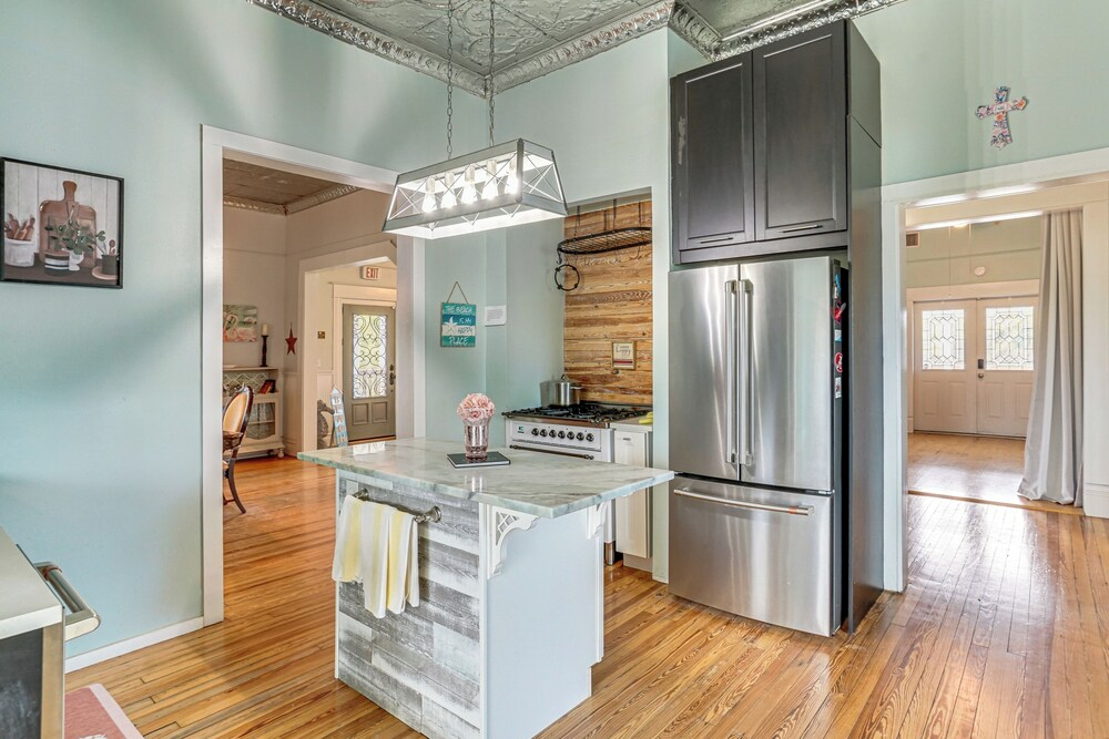 Families Welcome! Historical Hideaway in Palmetto