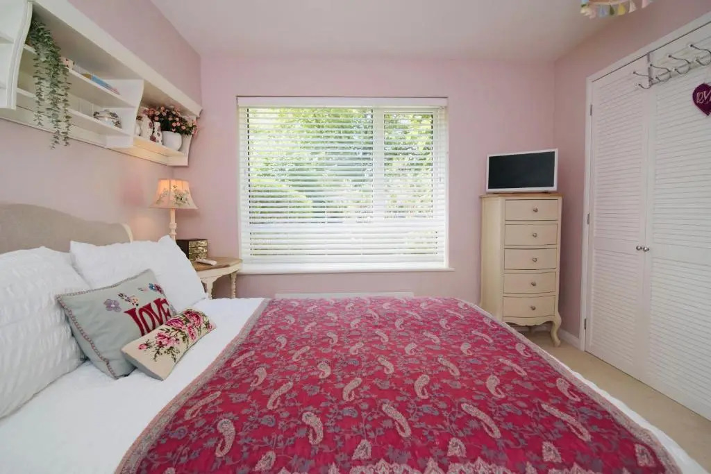 Aston Henry James Stunning one bedroom apartment in Royal Windsor