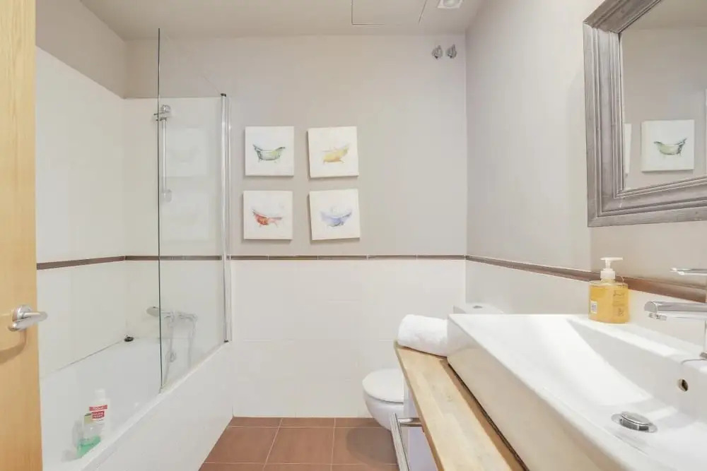 Spacious 4bed in Central Barcelona, 8mins to Metro