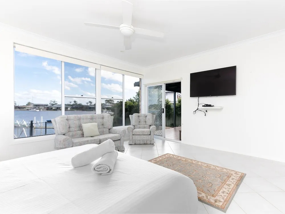 21 Melaleuca Drive - Waterfront - Pet Friendly - Stone Real Estate Yamba