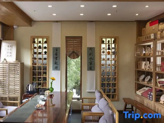 Lijiang Misty Trace Cloud Huyi By the Water Secluded Homestay (Mufu)