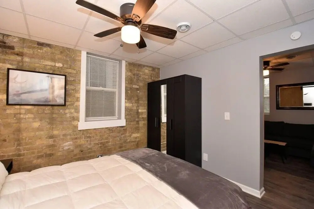 Modern Meets Vintage! Renovated 1 BR in Milwaukee