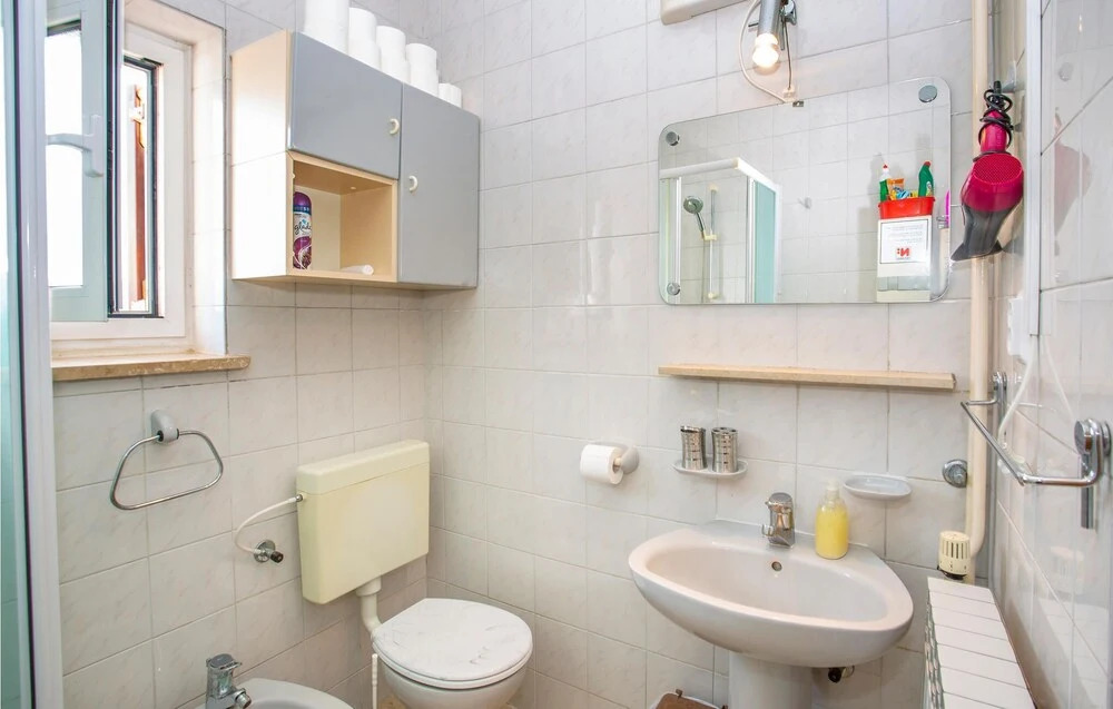 3 Bedroom Stunning Home In Omisalj