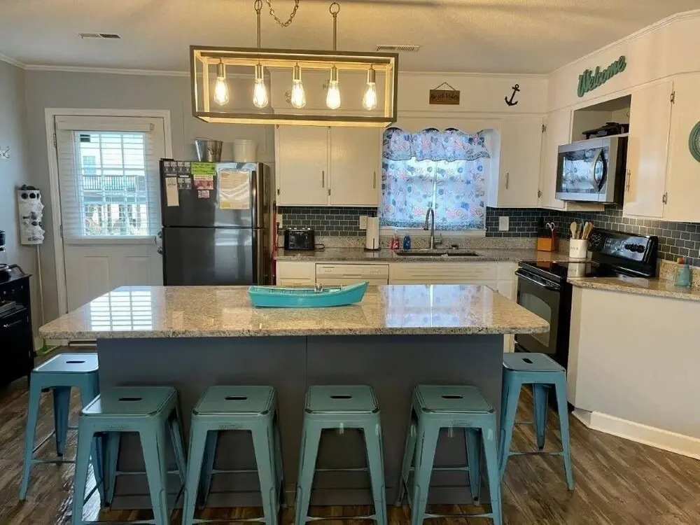 Sandy Bottoms 4 Bedroom Home by RedAwning
