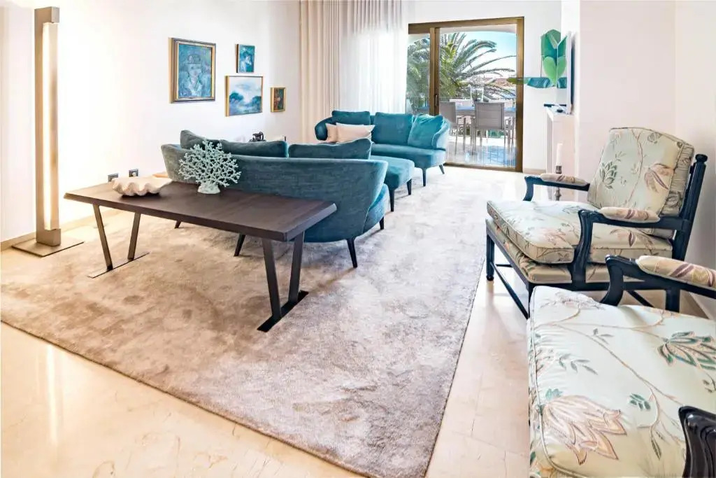 CB1- Sweet flat, shared pool in perfect location