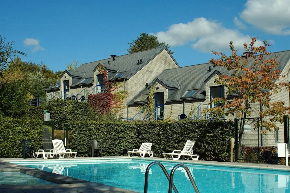 Apt w/ Fireplace & Garden