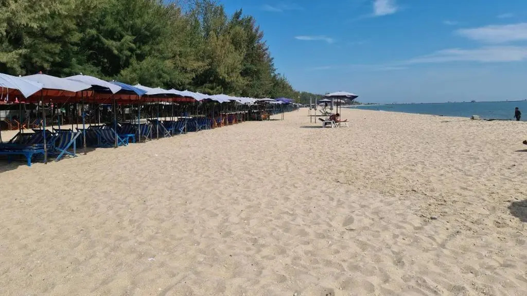 Schnes Bungalow mit gemeinschaftichem Auenpool und 2km vom Sandstrand enfernt