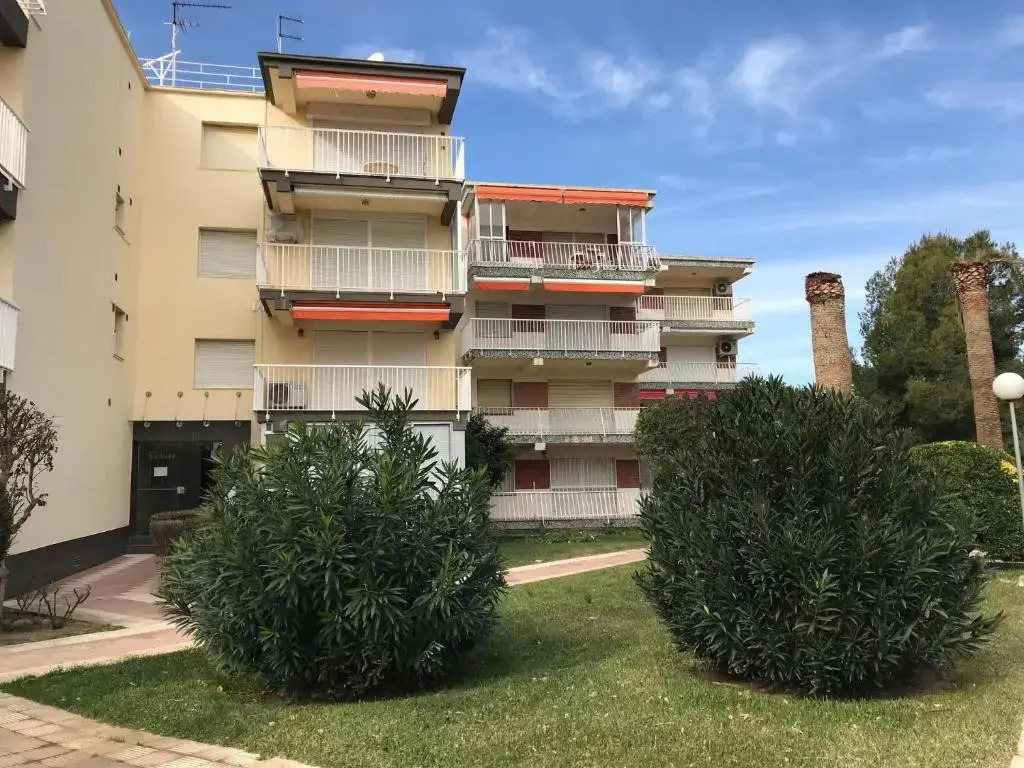 Apartamento situado en 1º linea de playa La Llosa 112B - INMO22