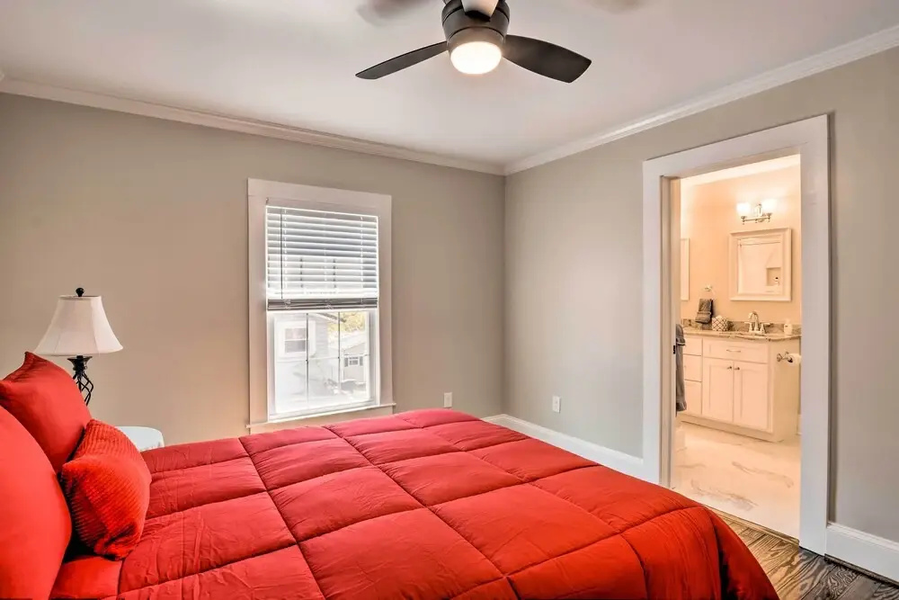 Ideally Located 'penne Place' w/ Deck & Grill