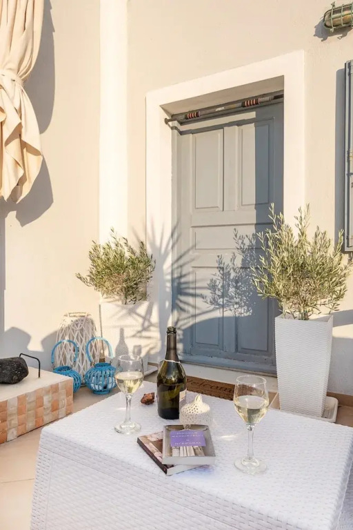 Paradise, Traditional Cycladic House