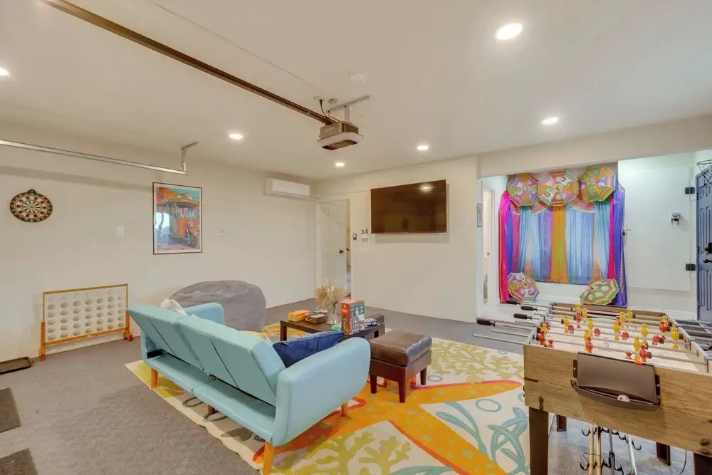 'the Maharaja Retreat' w/ Hot Tub & EV Charger!