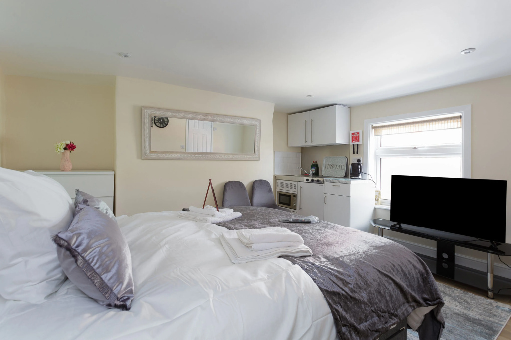 St Marys Modern Central Huge Studio Apartments