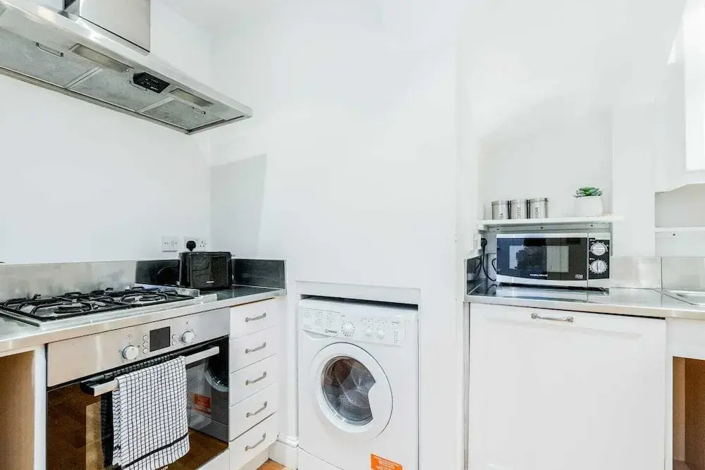 Amazing 2 bed 2 bath Kensington