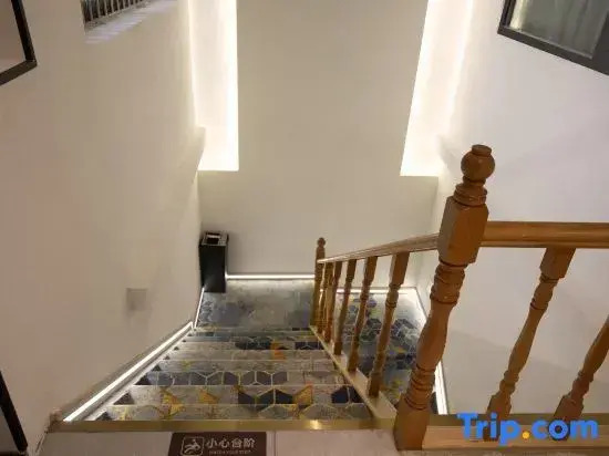 Yilong Yunshang Time Light Luxury Homestay