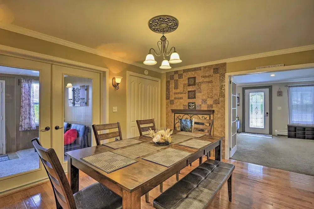 Spacious Home by Finger Lakes & Watkins Glen!