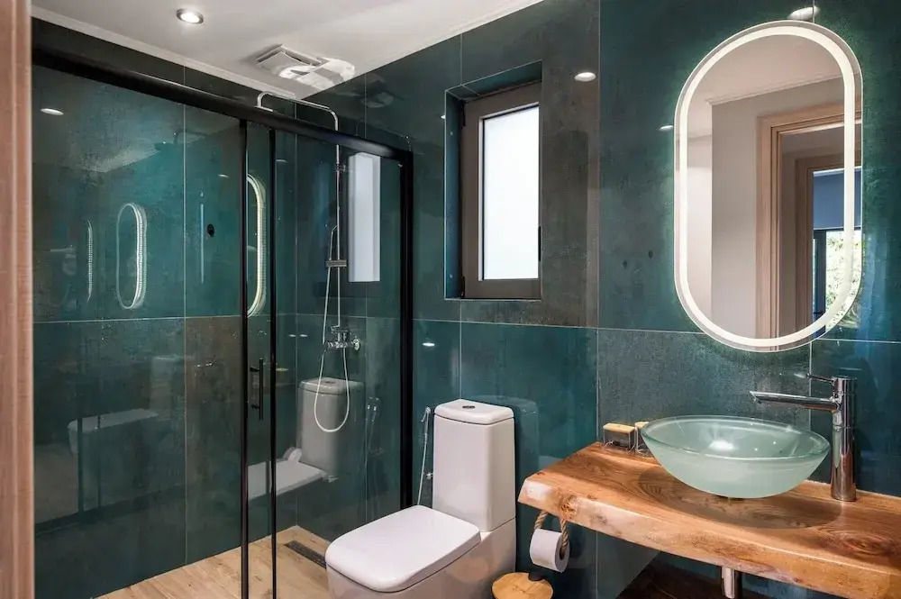 Phos Elegant Residences by Konnect, 400m to the beach