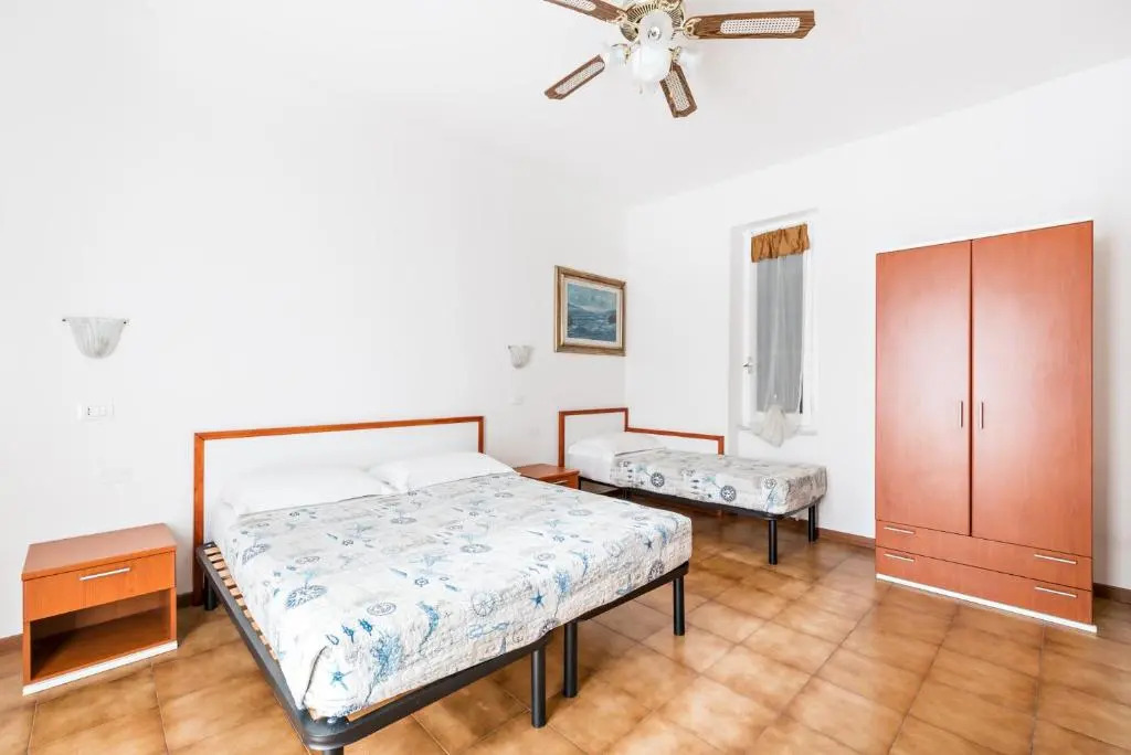 Lia Rooms 4