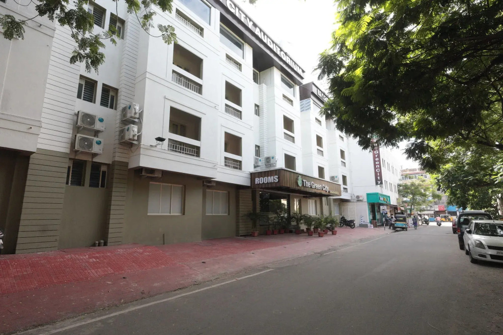 OYO 5656 Green City