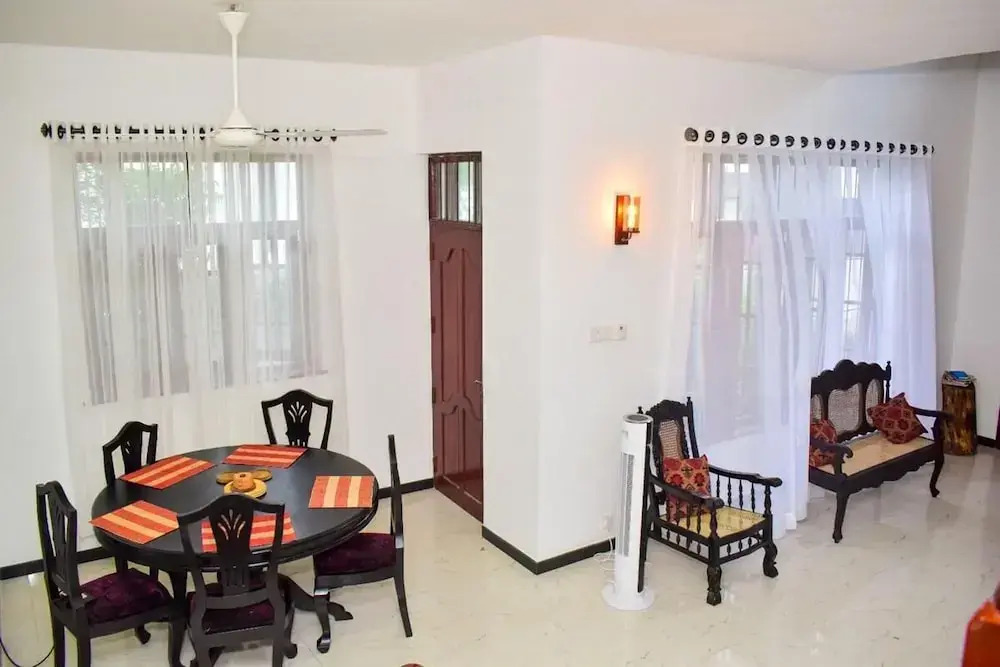 3 Bed House - Wifi Parking 10minBeach