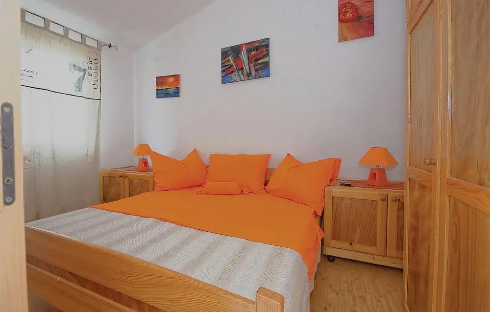 Stunning Home in Zdrelac With Wifi and 4 Bedrooms